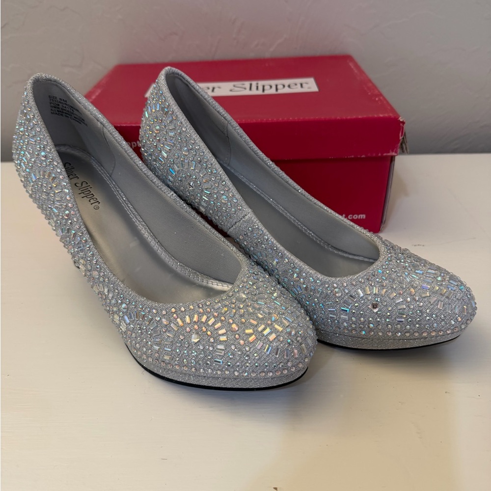 *NEW IN BOX* Elegant Silver Women's Heels